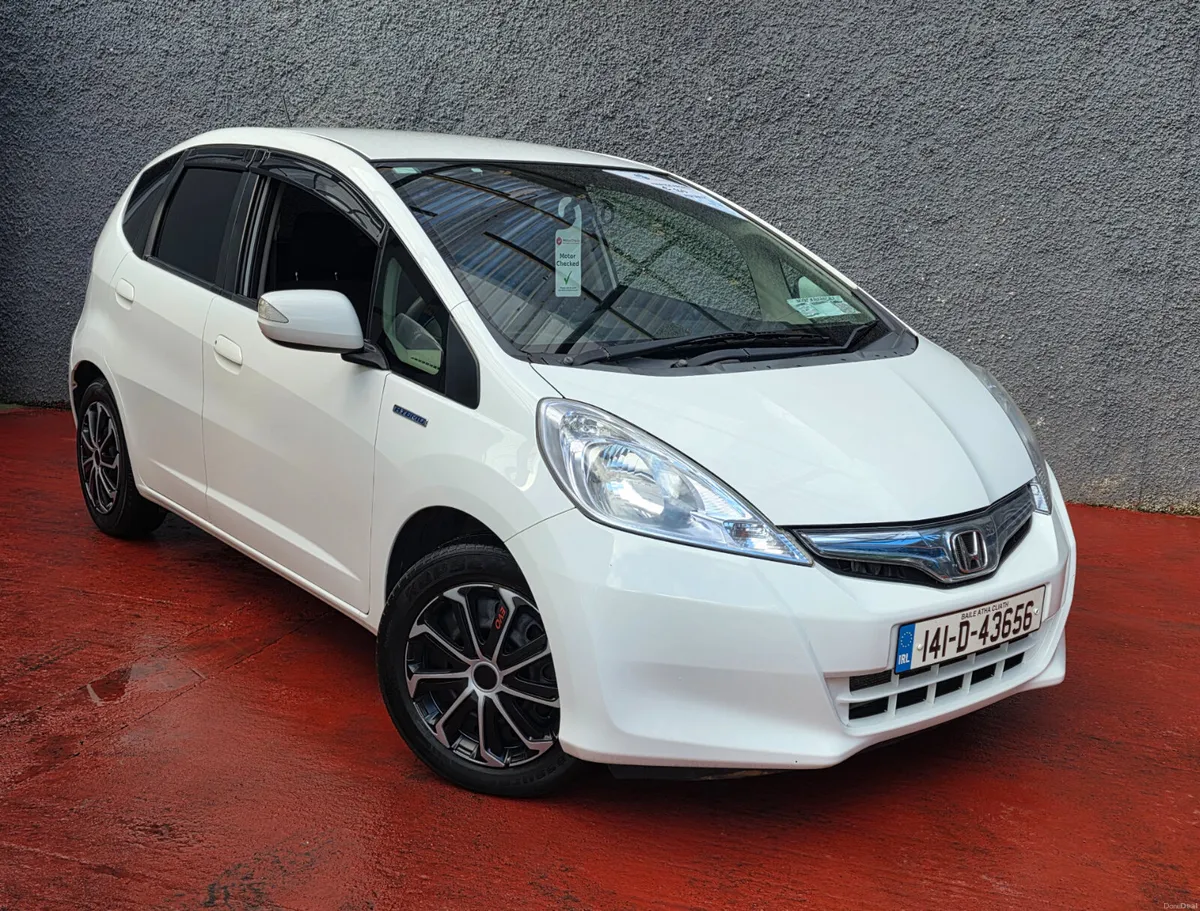 2014 Honda Fit 1.5 Automatic (hybrid) low mileage - Image 4