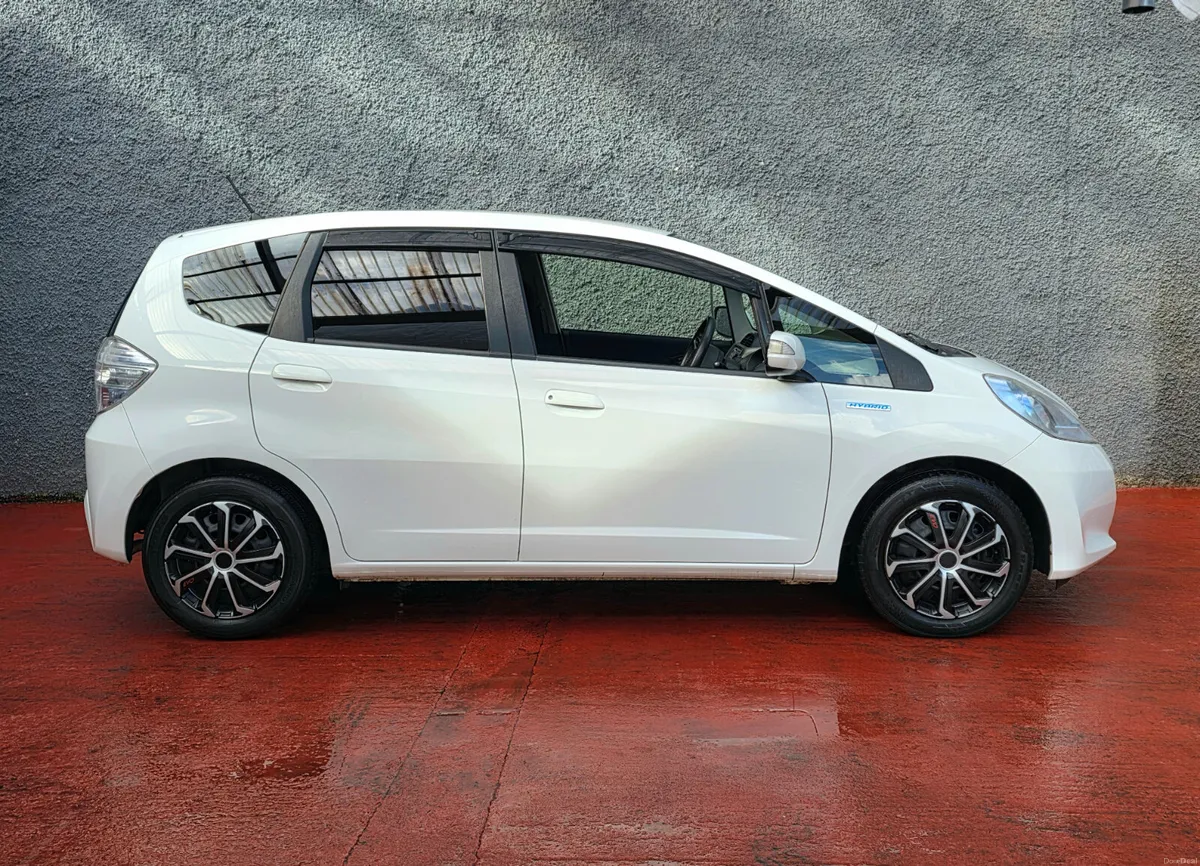 2014 Honda Fit 1.3 Automatic (hybrid) - Image 6