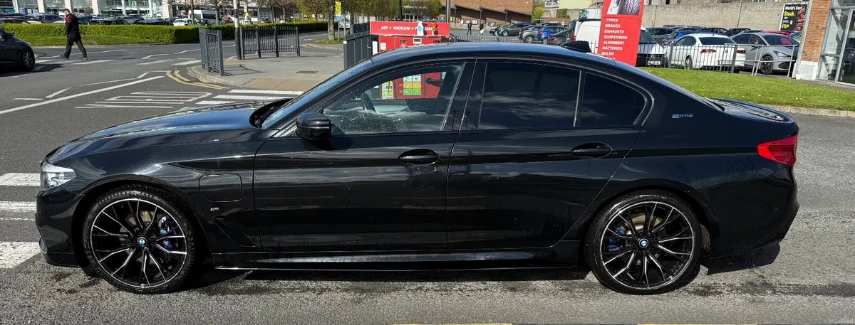 BMW 5-Series 2019 - Image 6