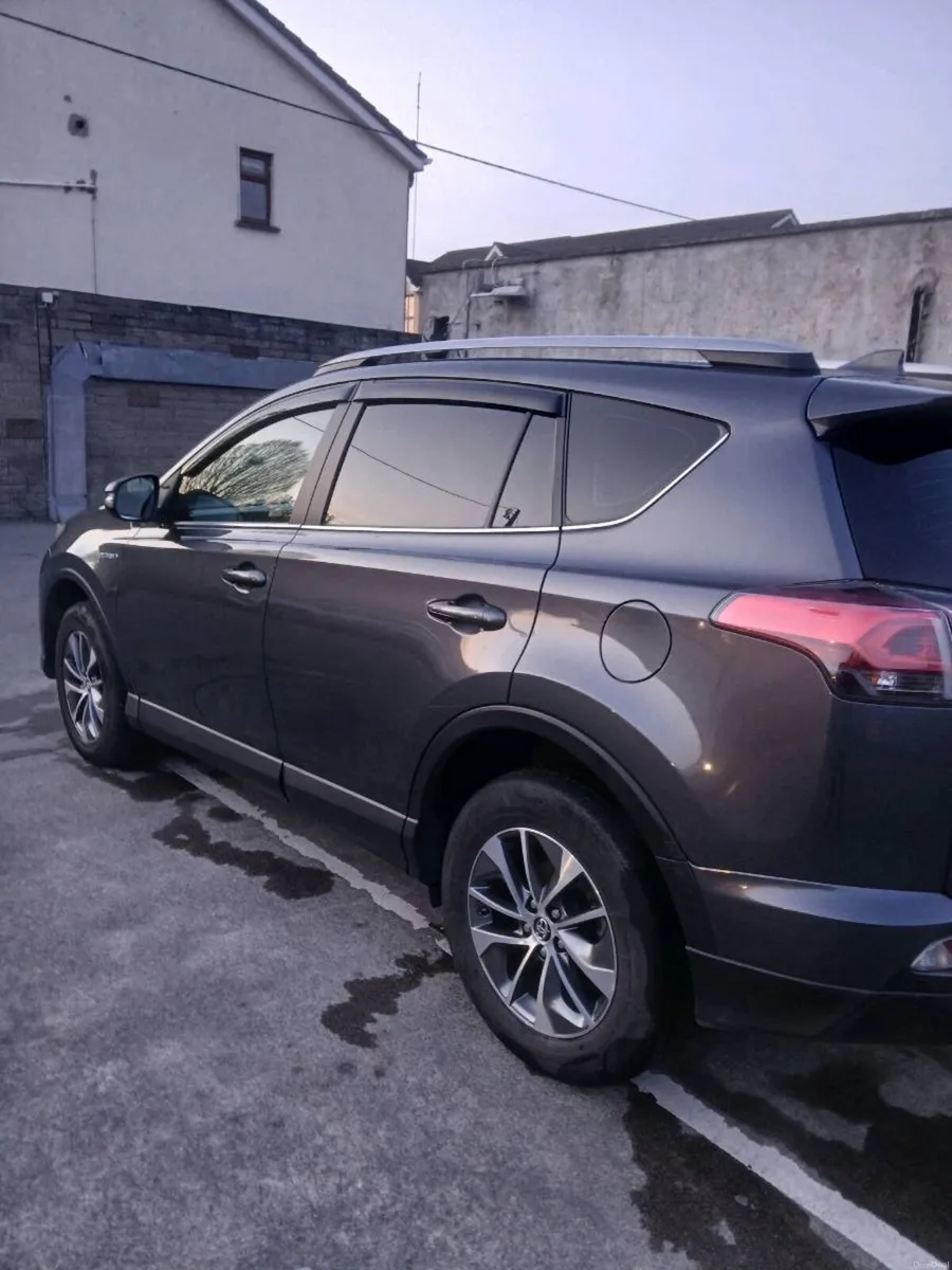 2018 Toyota RAV 4 - Image 4