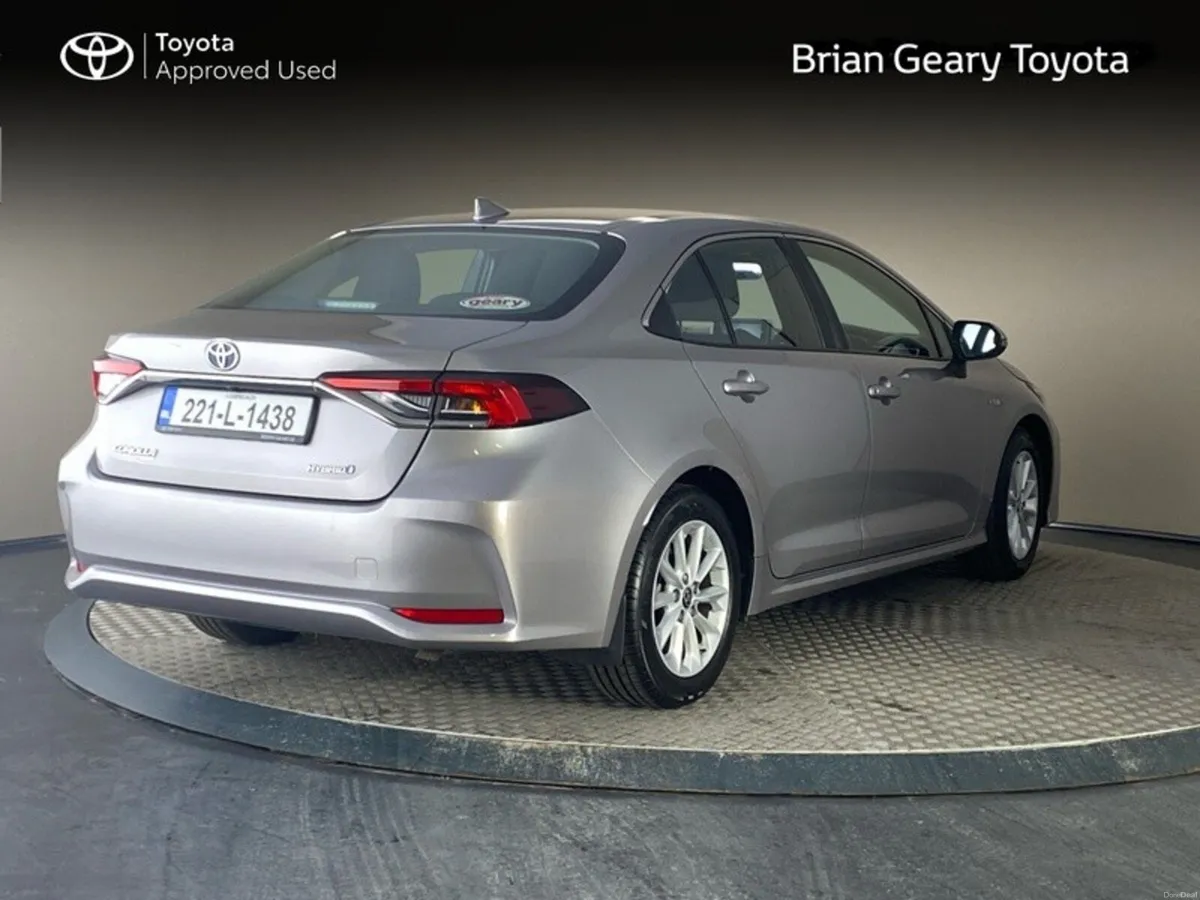 Toyota Corolla HYBRID LUNA SALOON - Image 2