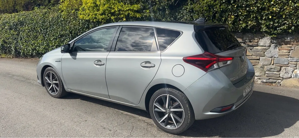 Toyota Auris luna sport hybrid - Image 4