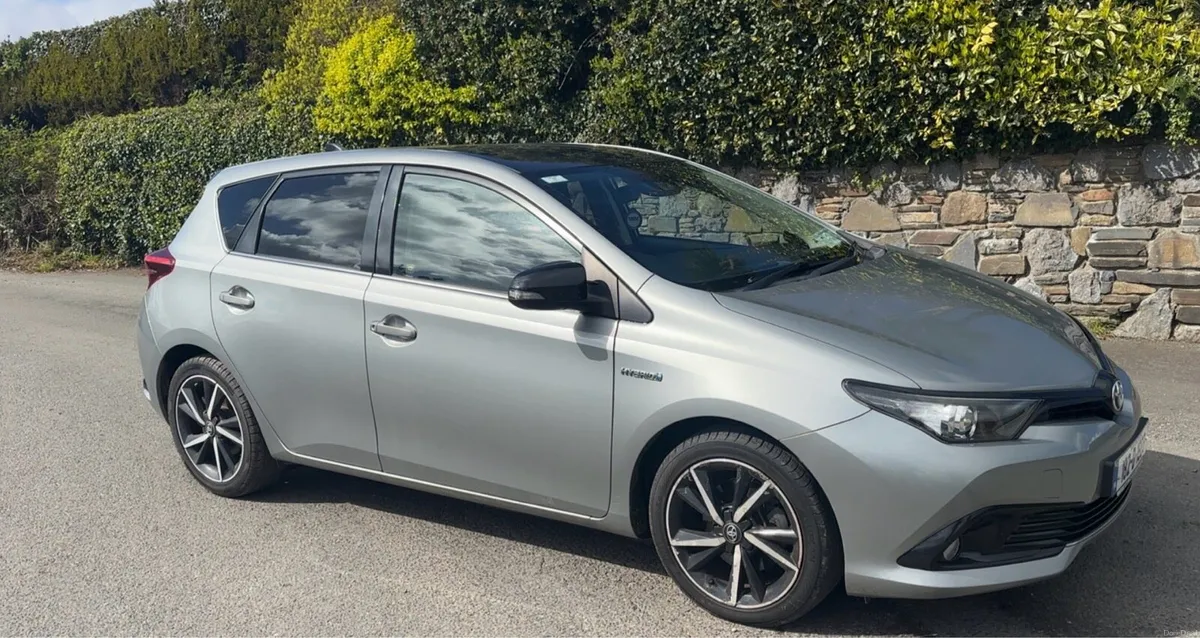 Toyota Auris luna sport hybrid - Image 1