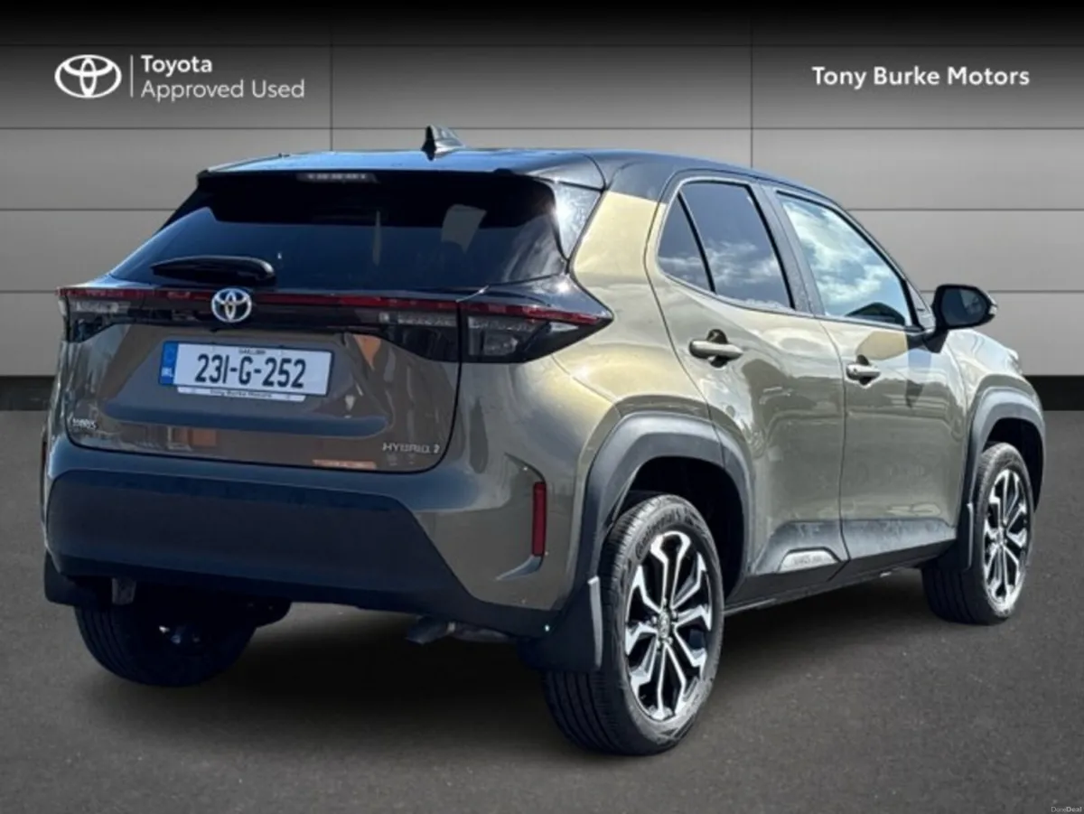 Toyota Yaris Cross LunaSport - BiTone - 1.5 Hybrid - Image 2