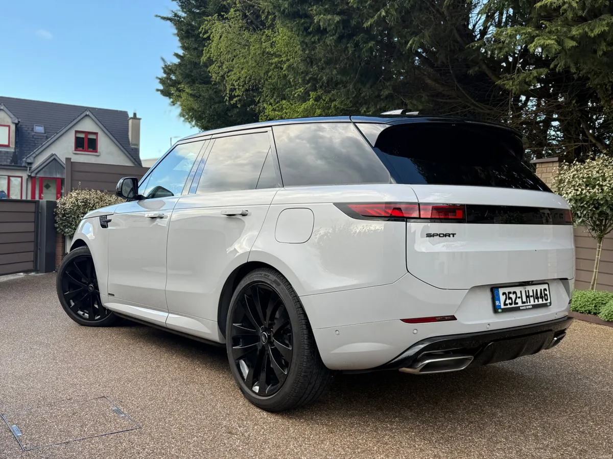 2025 Range Rover Sport Autobiography - Image 3