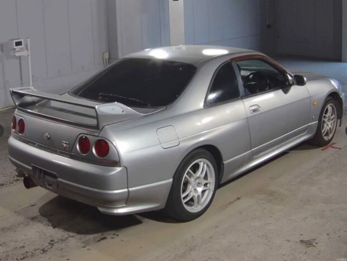 🚨 Nissan Skyline GT-R V-Spec – Silver (BCNR33) - Image 3