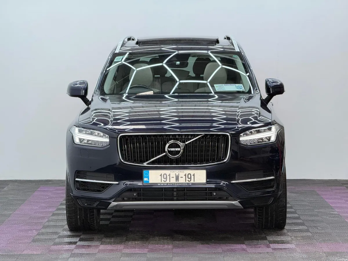 2019 Volvo XC90 PHEV Momentum, 7 seater - Image 2