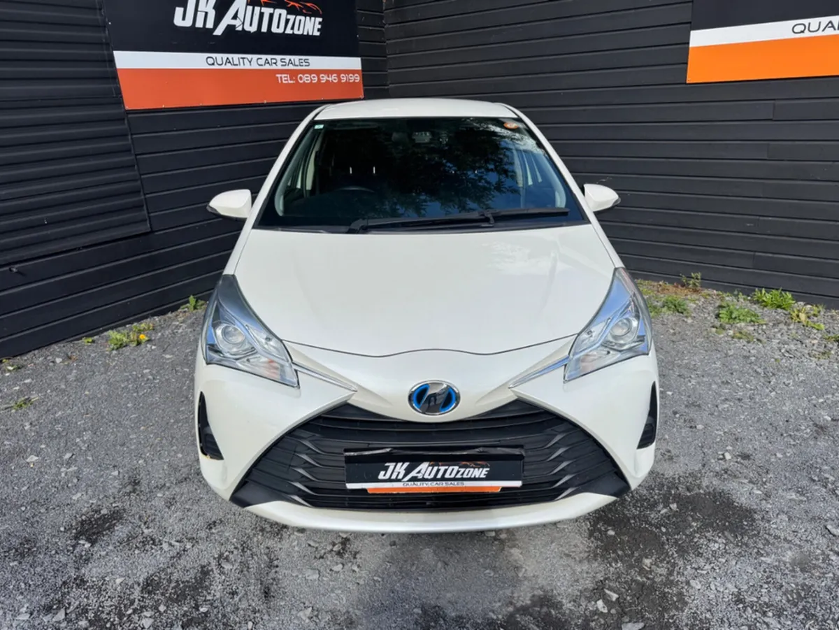 Toyota Yaris VITZ 1.5 HYBRID AUTO - Image 3