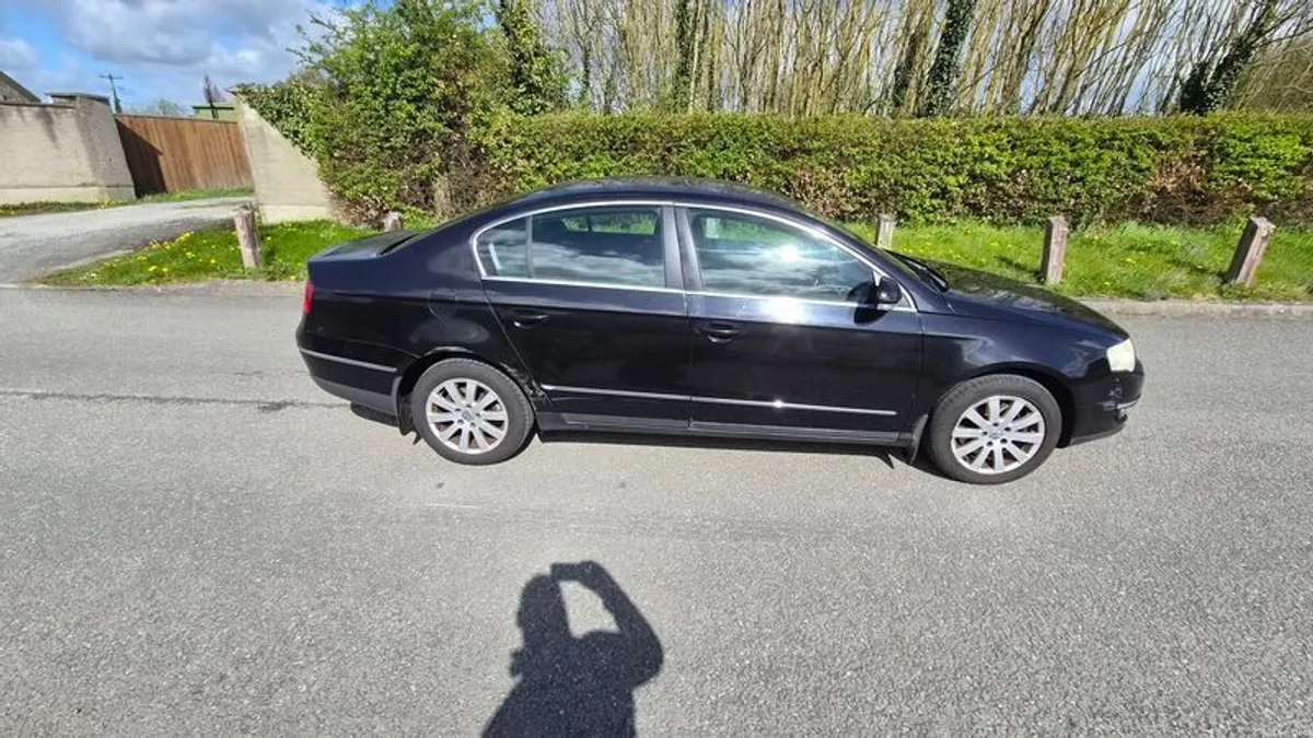 2007 Volkswagen Passat - Image 2