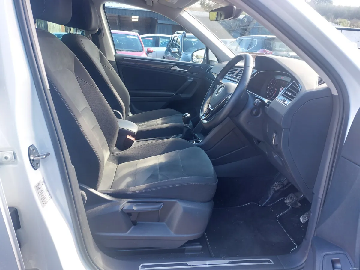 Volkswagen Tiguan 2018 - Image 2
