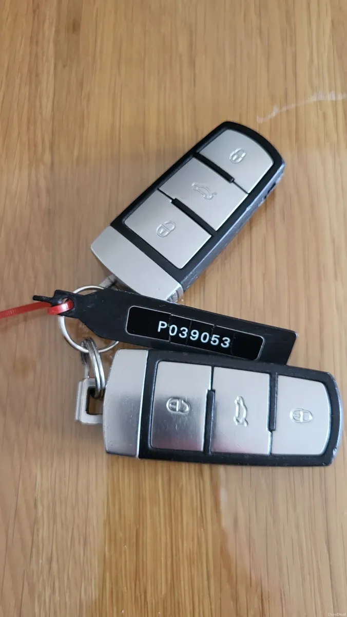 Volkswagen Passat 2010 - Image 2