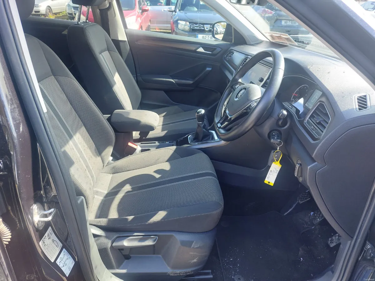 Volkswagen T-Roc 2018 - Image 2