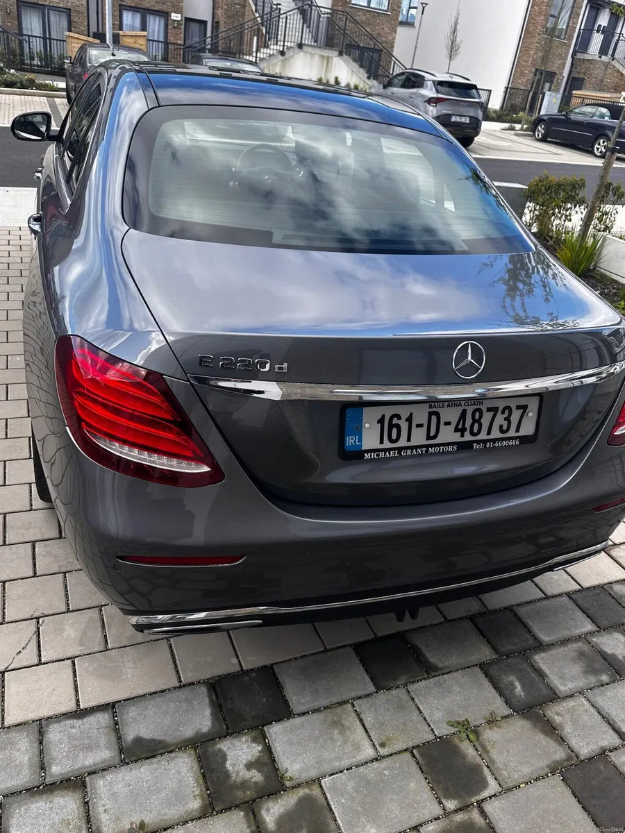 Mercedes-Benz E Class 220 D SE PREMIUM 4DR AUTO - Image 4