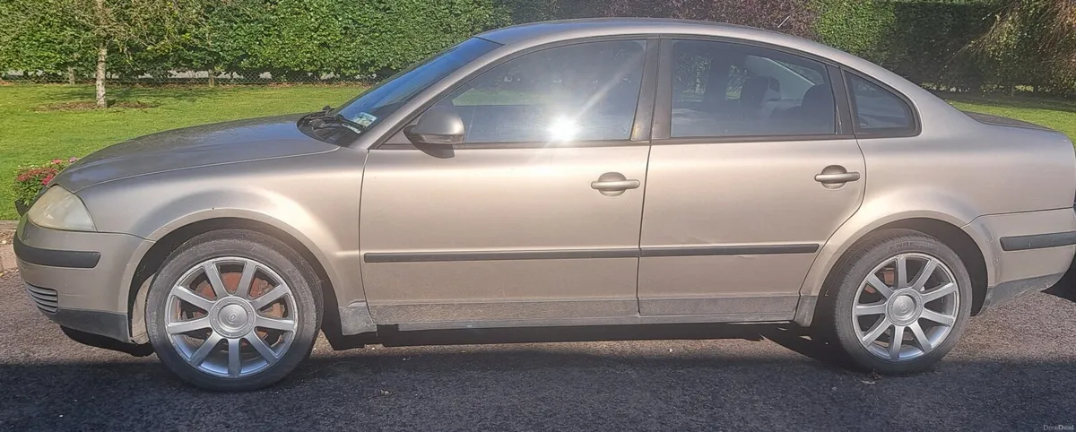 Volkswagen Passat 2004 - Image 4