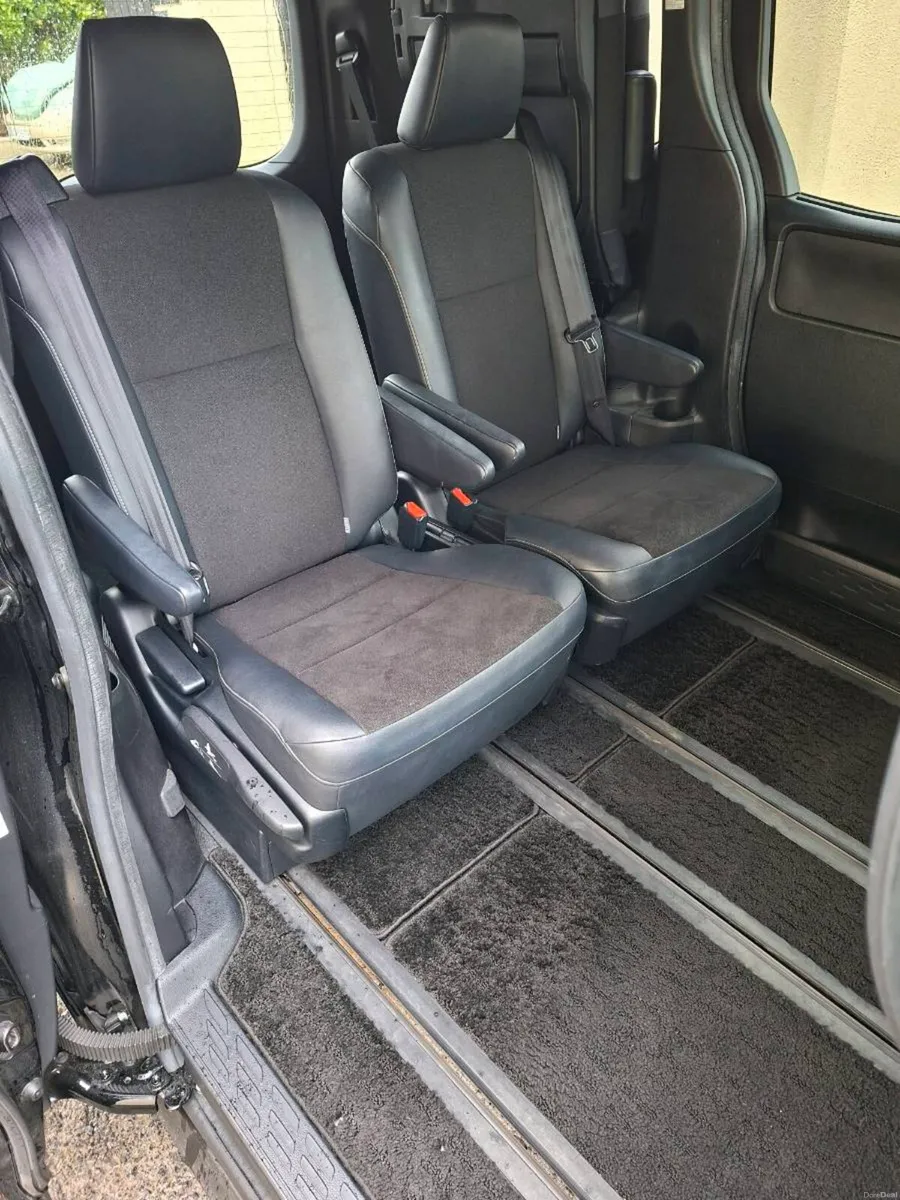 Toyota voxy / noah 1.8 hybrid - Image 2