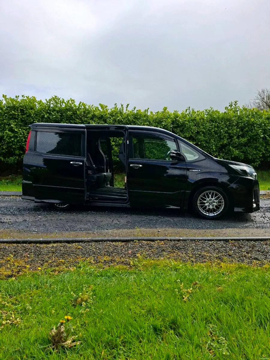 Toyota voxy / noah 1.8 hybrid - Image 1