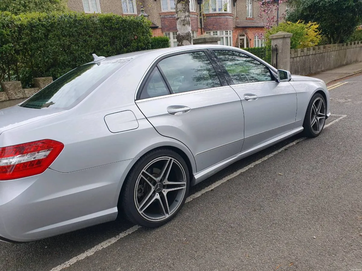 131 Mercedes E220 - Image 2