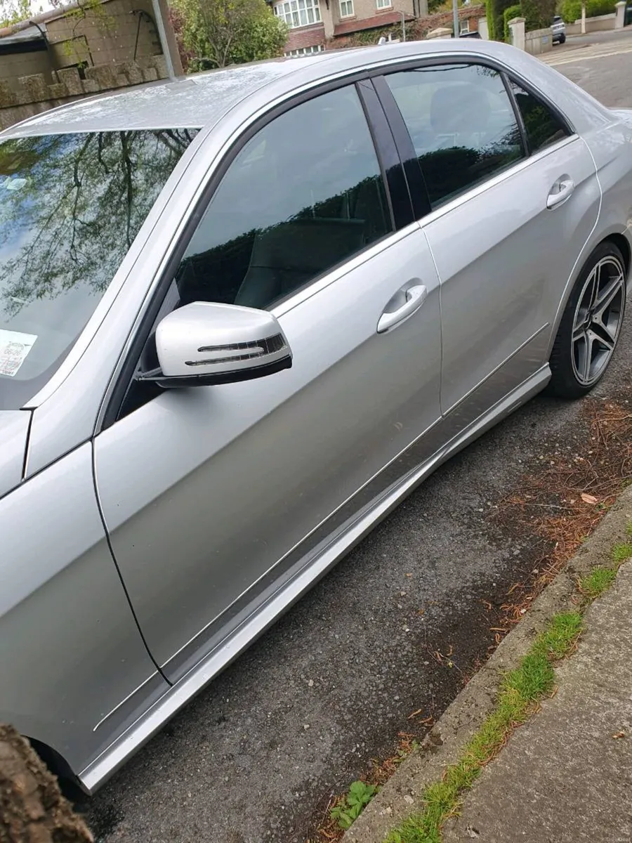 131 Mercedes E220 - Image 3