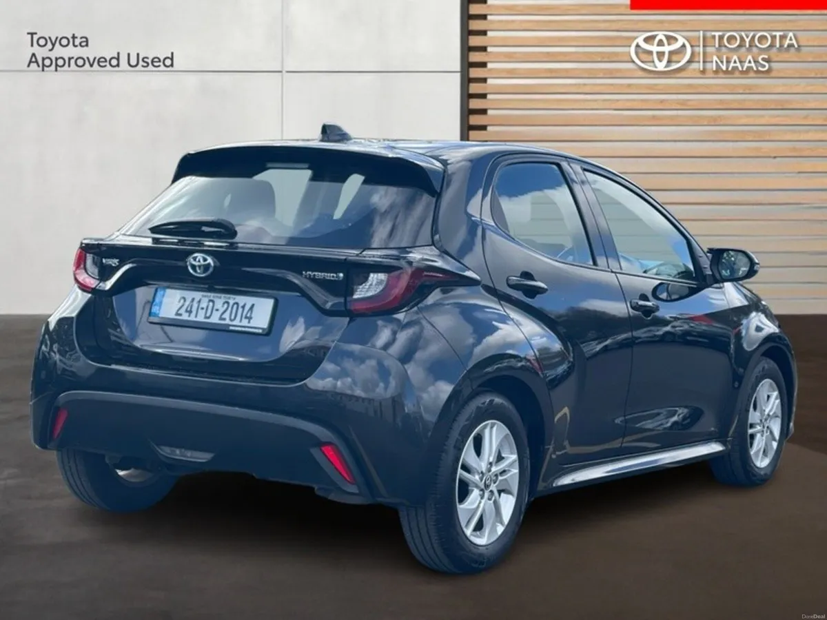 Toyota Yaris YARIS 1.5 HYBRID LUNA - Image 2