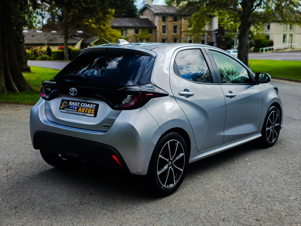 2022 Toyota Yaris 1.5 Petrol Hybrid Automatic Luna - Image 3