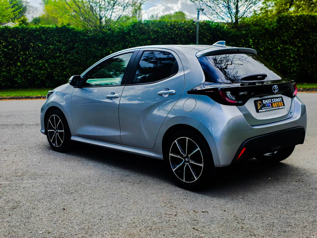 2022 Toyota Yaris 1.5 Petrol Hybrid Automatic Luna - Image 4