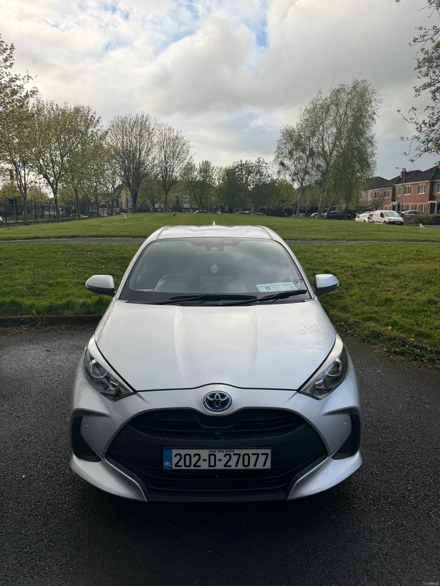 Toyota Yaris Hybrid - Image 2
