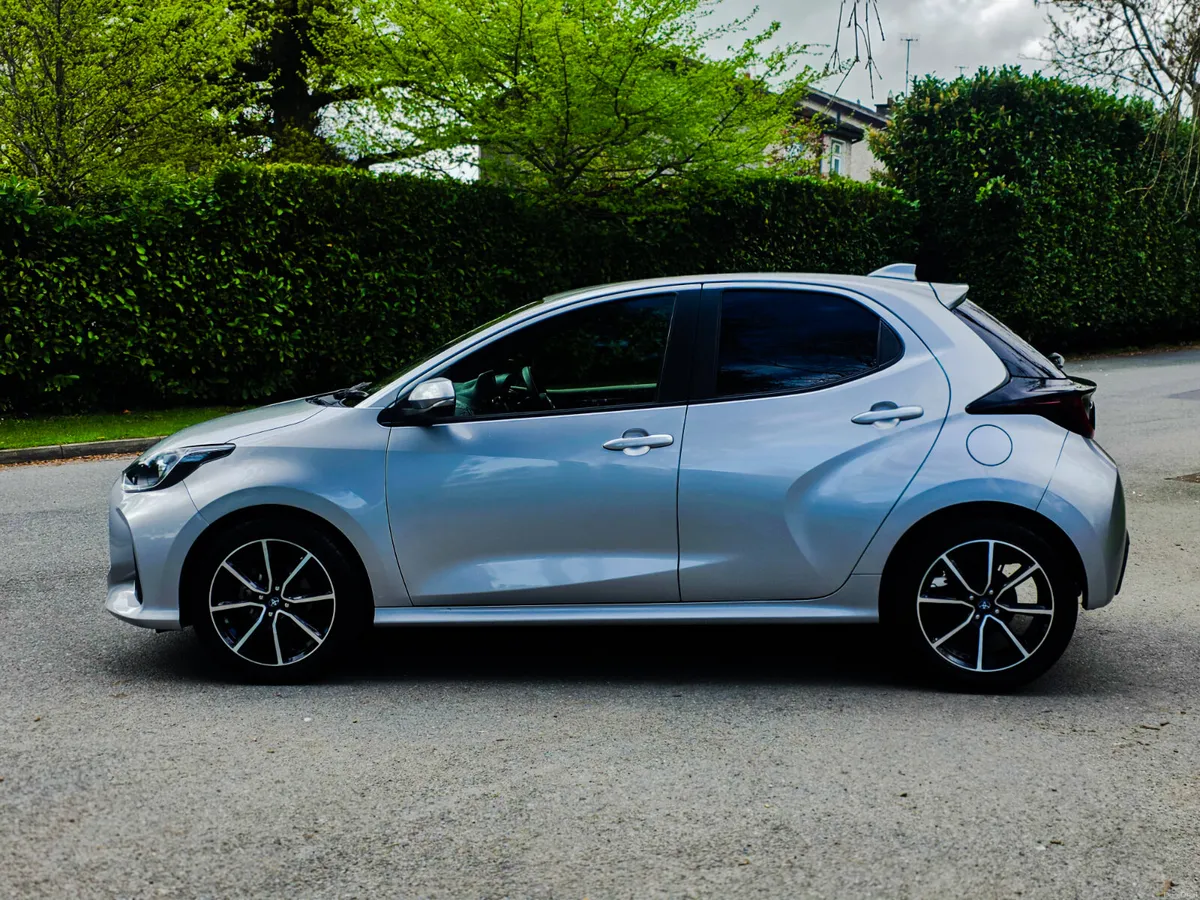 2022 Toyota Yaris 1.5 Petrol Hybrid Automatic Luna - Image 4