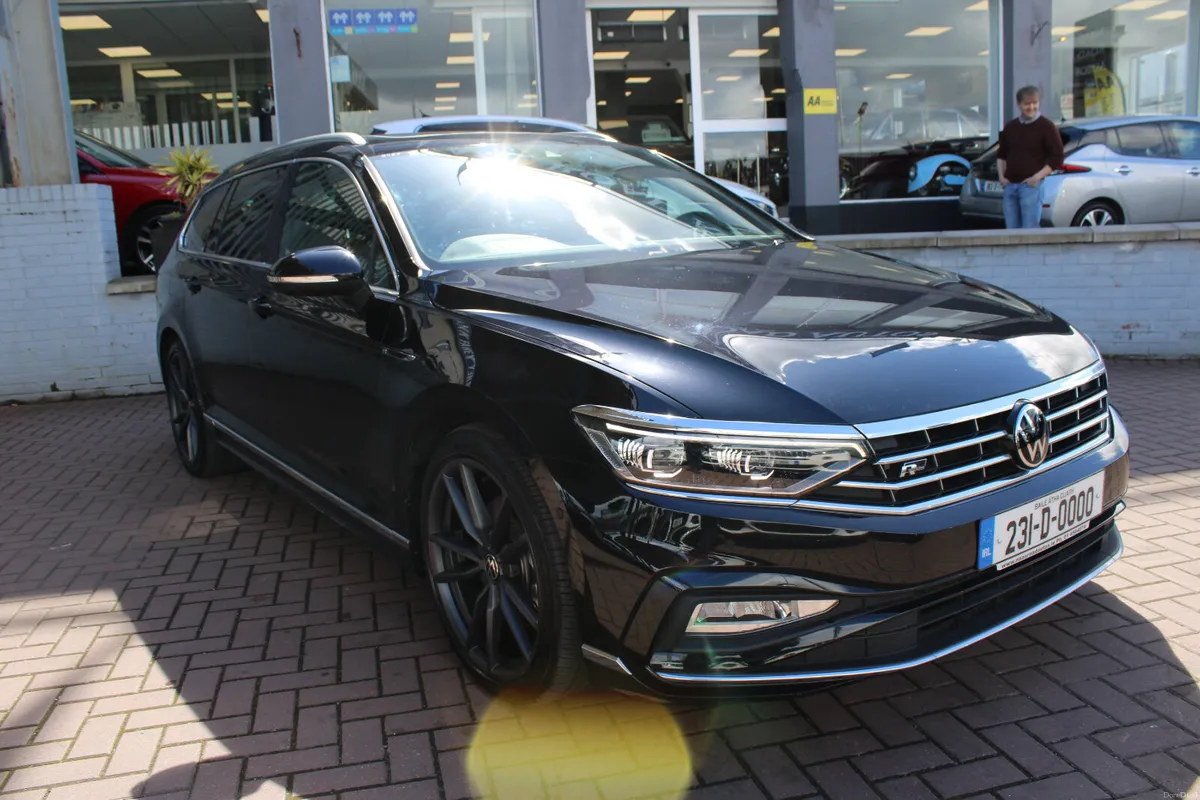 2.0TDI 150BHP R-LINE (PAN ROOF) 5DR ESTATE AUTO // - Image 2