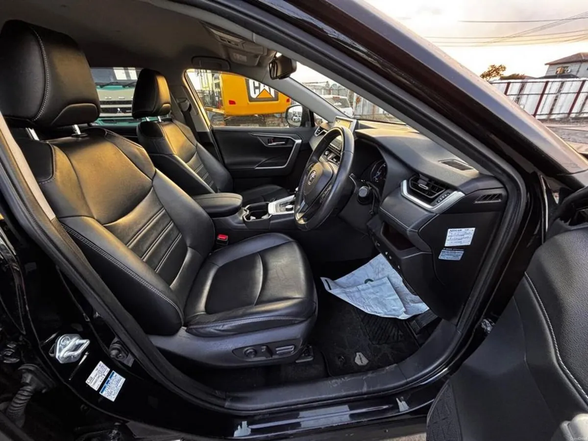 Toyota RAV4 G Leather seats - Image 4