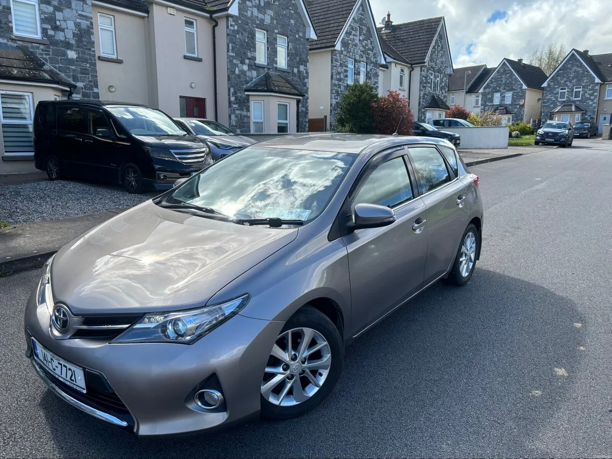 2014 Toyota Auris 1.4 d4d 6 speed luna model - Image 1