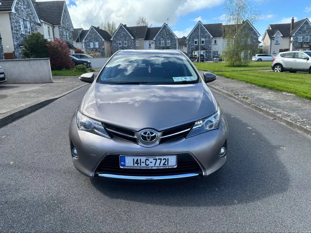 2014 Toyota Auris 1.4 d4d 6 speed luna model - Image 3