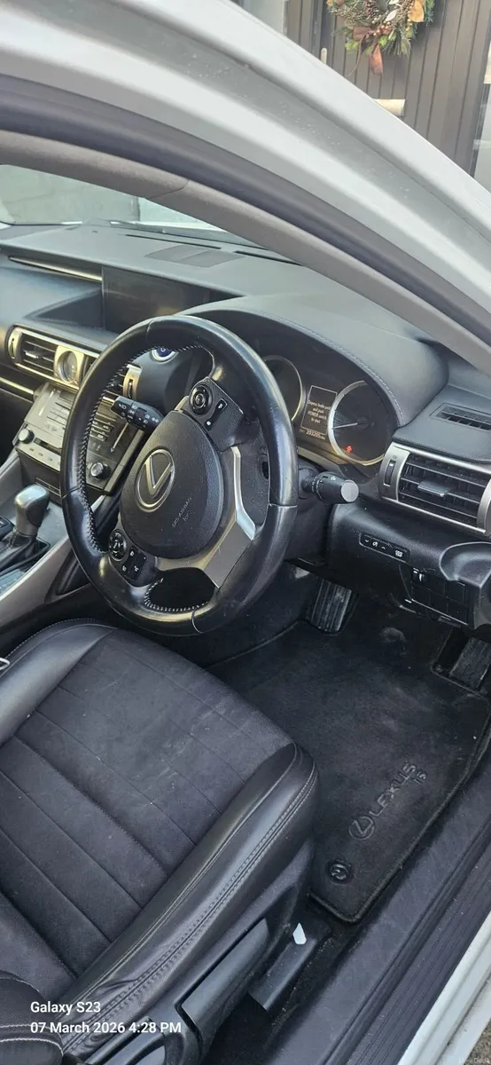 Lexus IS 2013 - Image 2