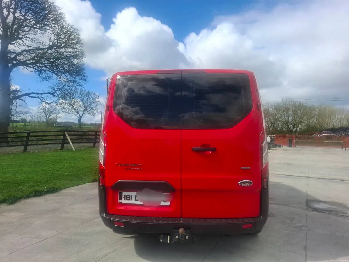 Ford Custom Combi 9 seater family car / MPV - Image 2