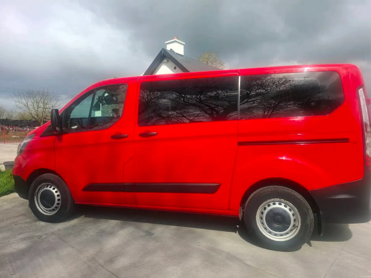 Ford Custom Combi 9 seater family car / MPV - Image 4