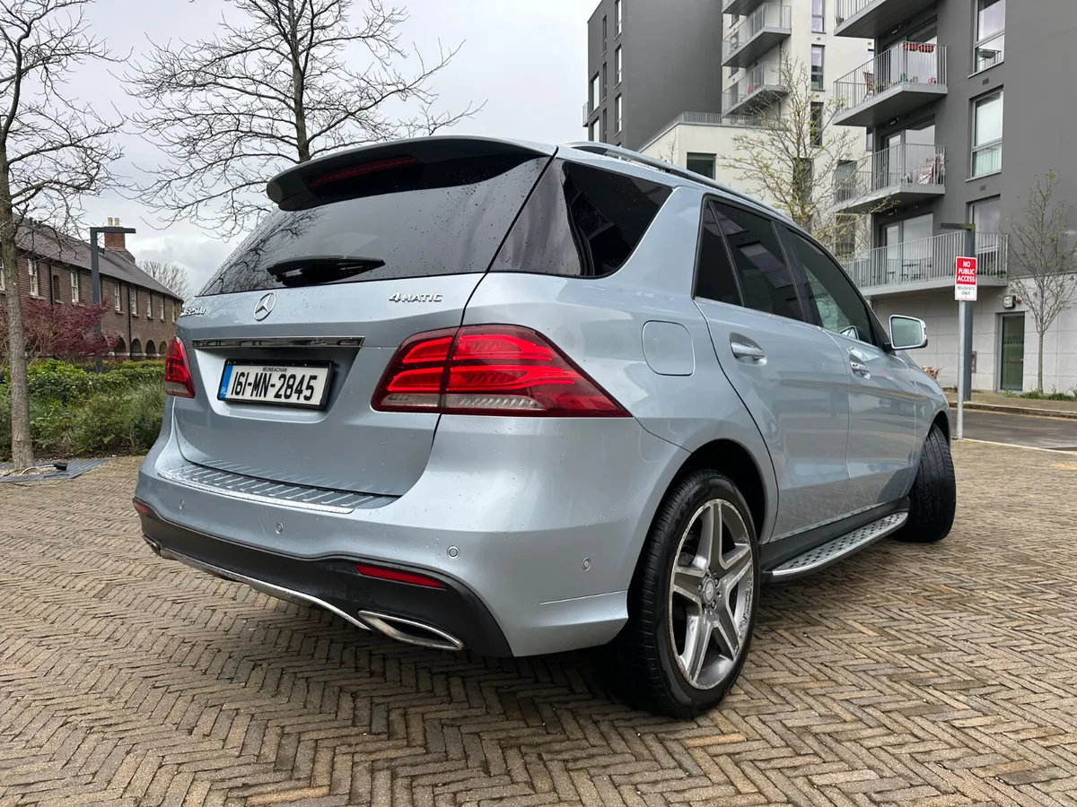 Mercedes-Benz GLE 2016 - Image 4