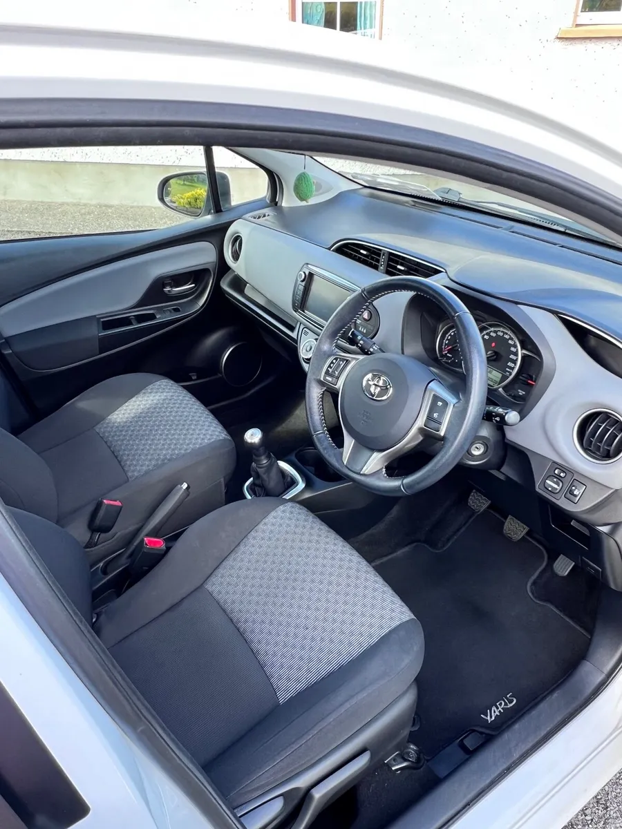 Toyota Yaris 2015 - Image 2