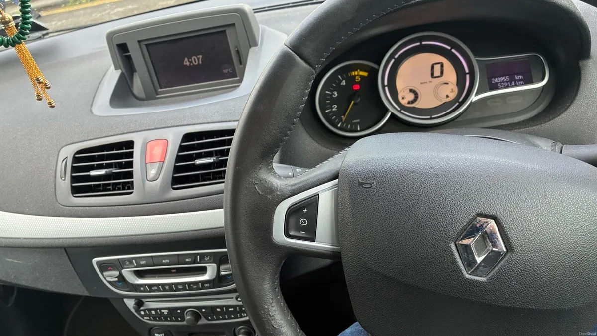 Renault Fluence 2011 - Image 3