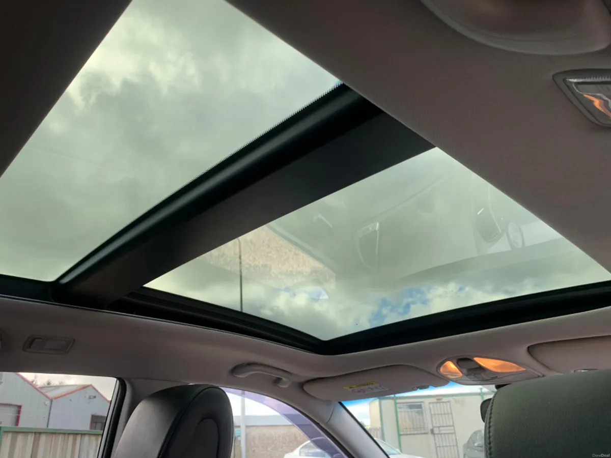 Hyundai Santa Fe 2015 Auto 7 seater Premium 4WD - Image 4