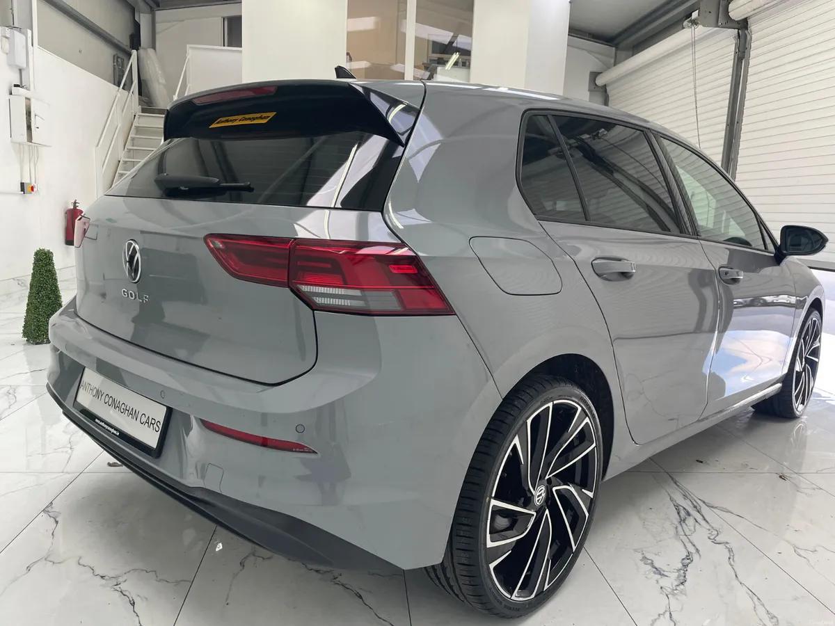 Volkswagen Golf 2023 - Image 4
