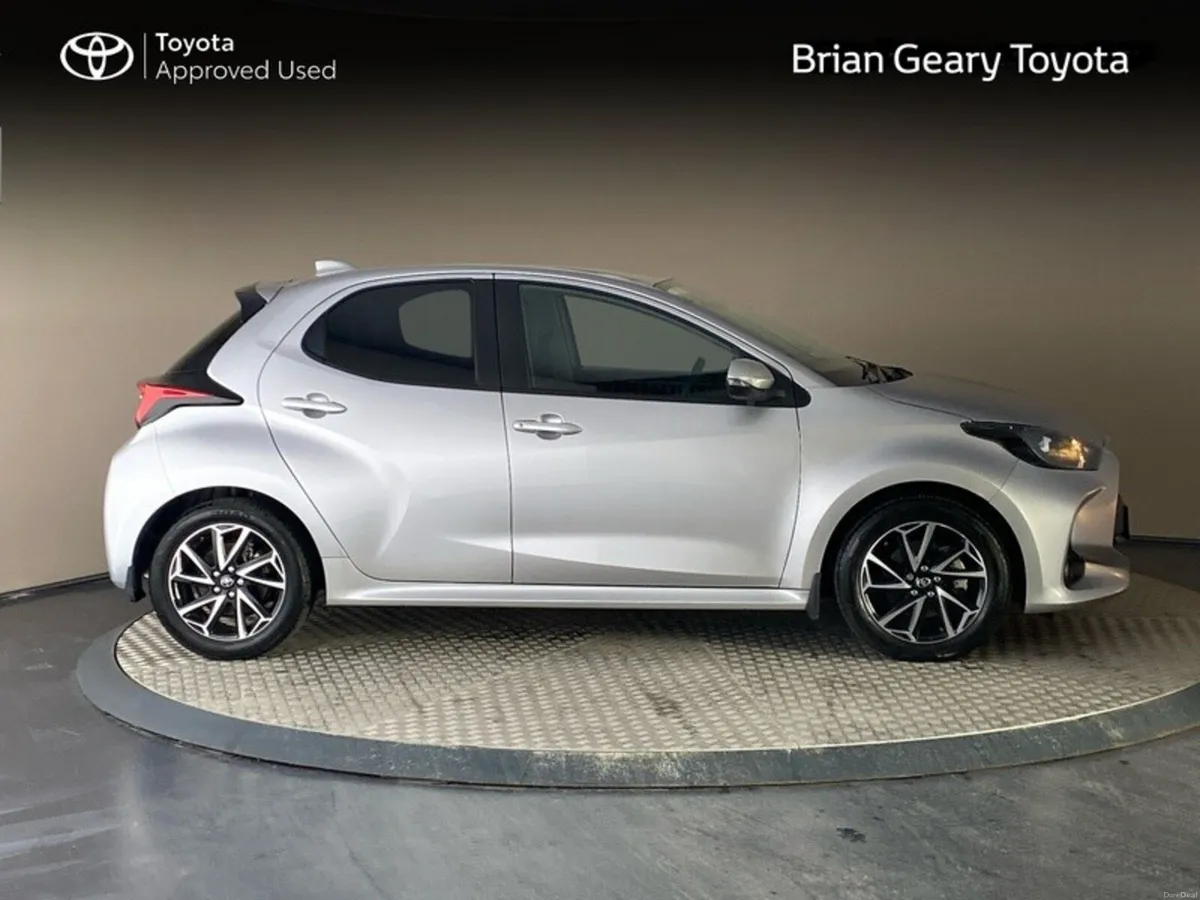 Toyota Yaris HYBRID LUNA SPORT - Image 3