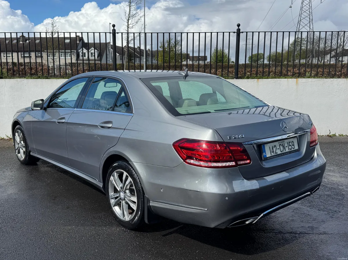 Mercedes-Benz E-Class AVANT-GARDE 2014 - Image 3
