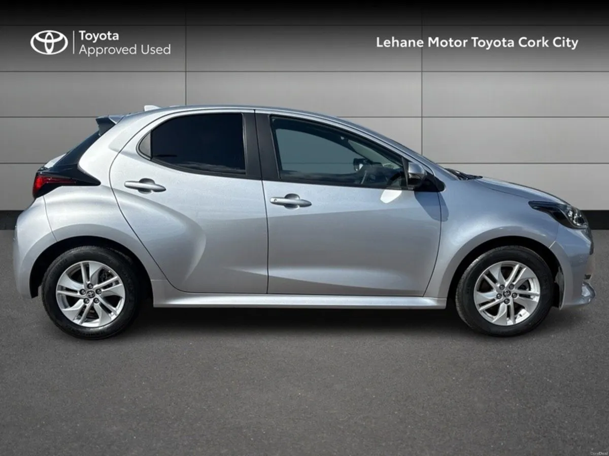 Toyota Yaris HYBRID 115 LUNA - Image 3
