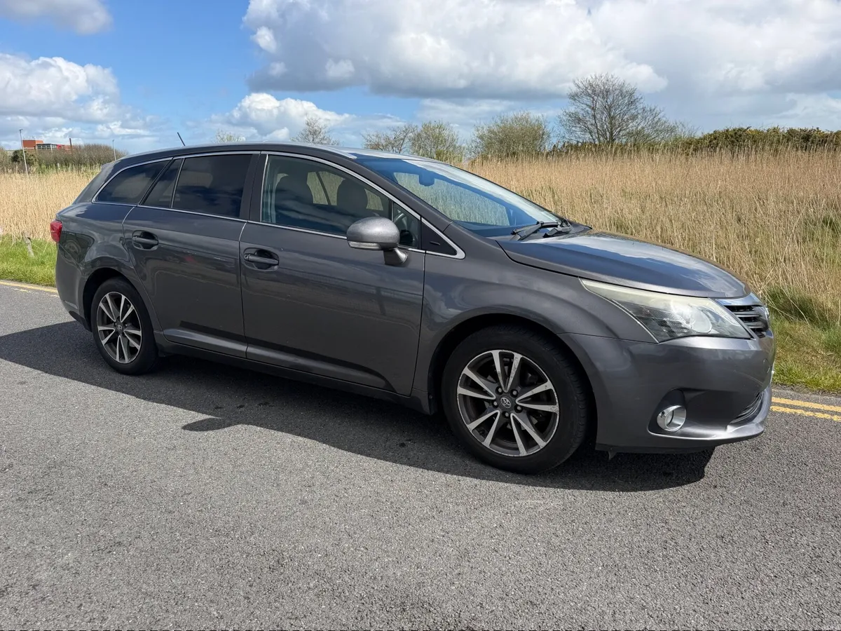 Toyota Avensis 2012 - Image 1