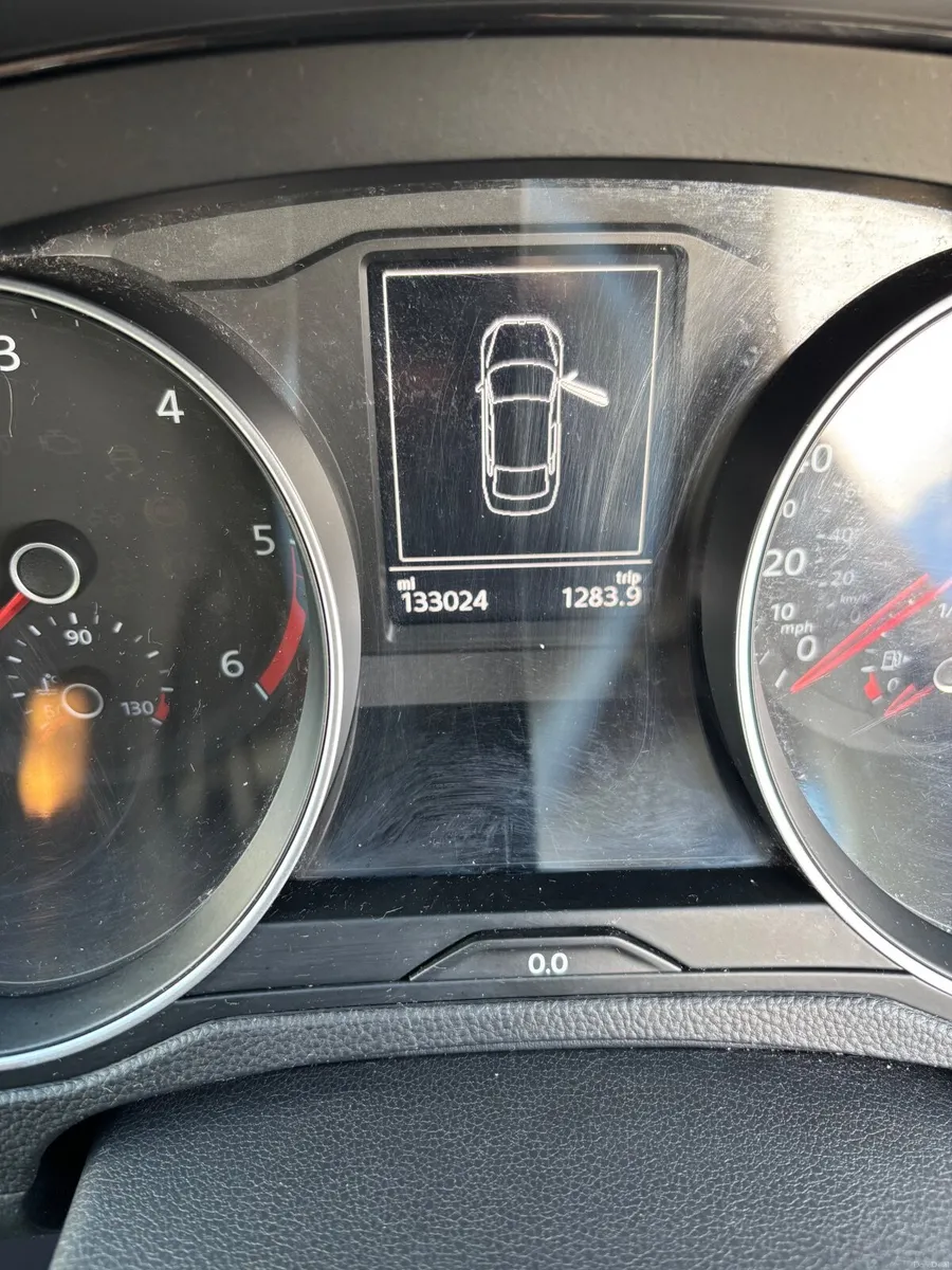 Volkswagen Passat 2016 - Image 2