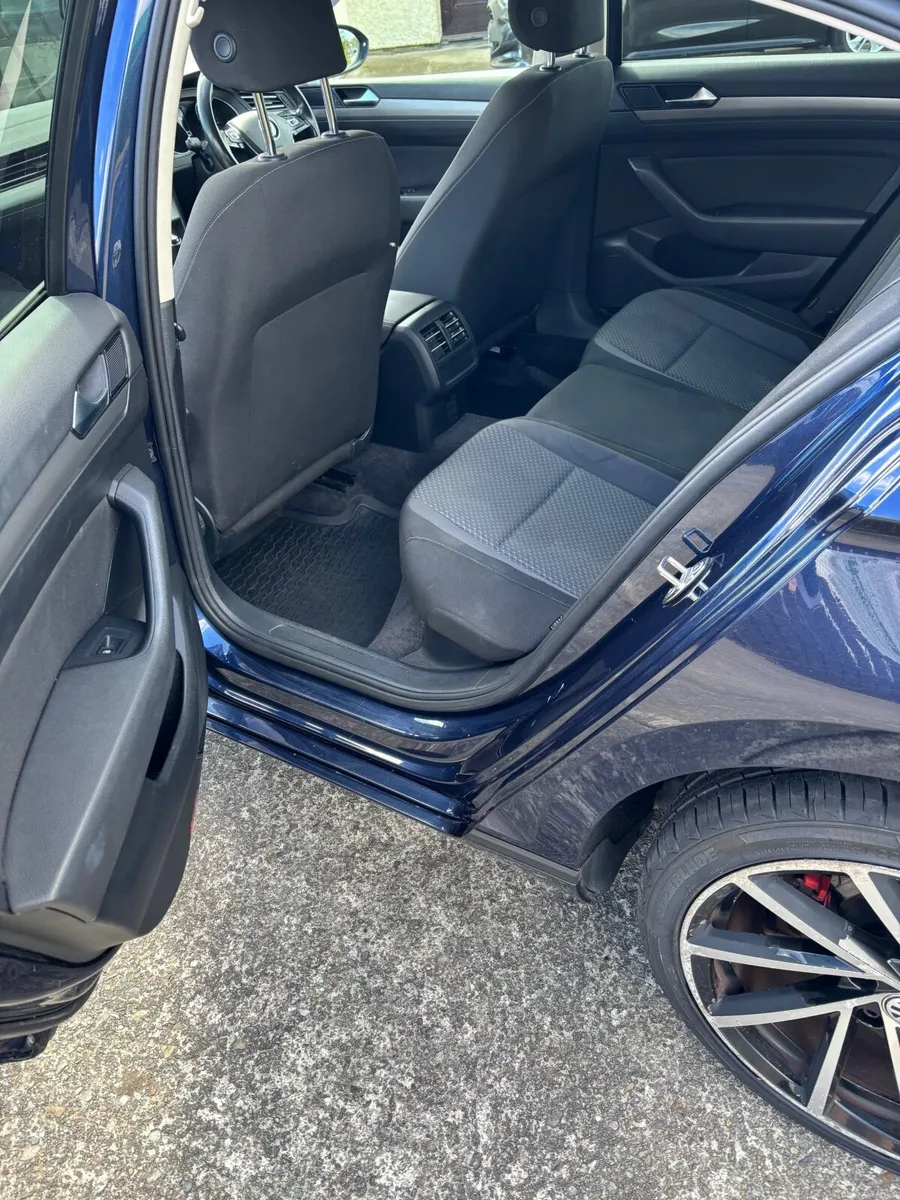 Volkswagen Passat 2016 - Image 3