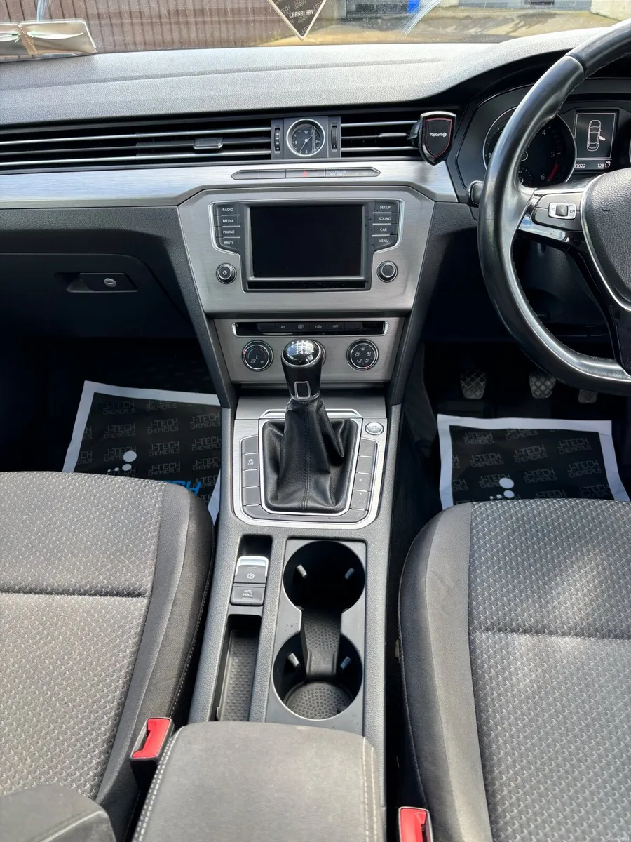 Volkswagen Passat 2016 - Image 4