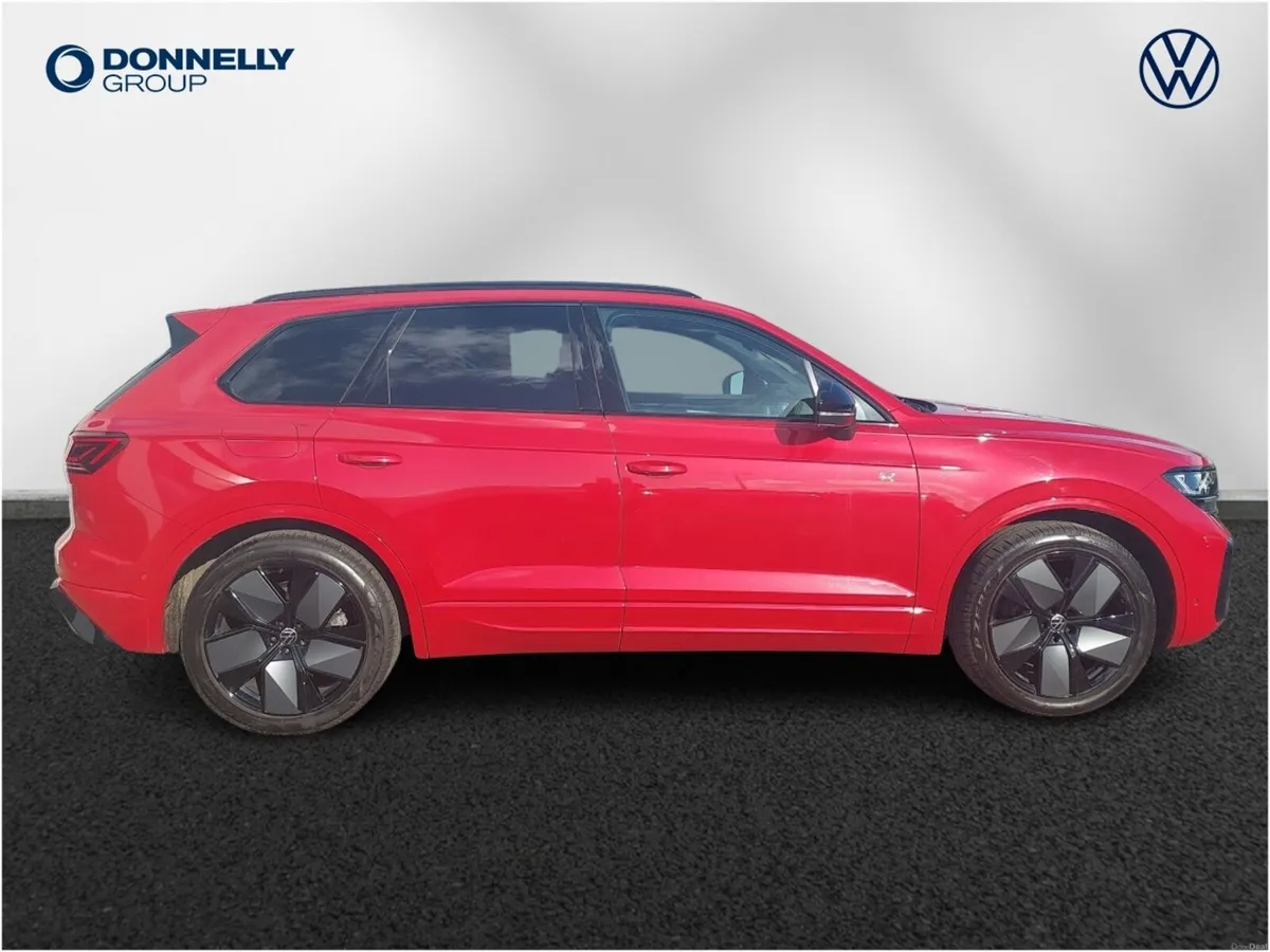 Volkswagen Touareg Diesel Estate Black Edition - Image 4