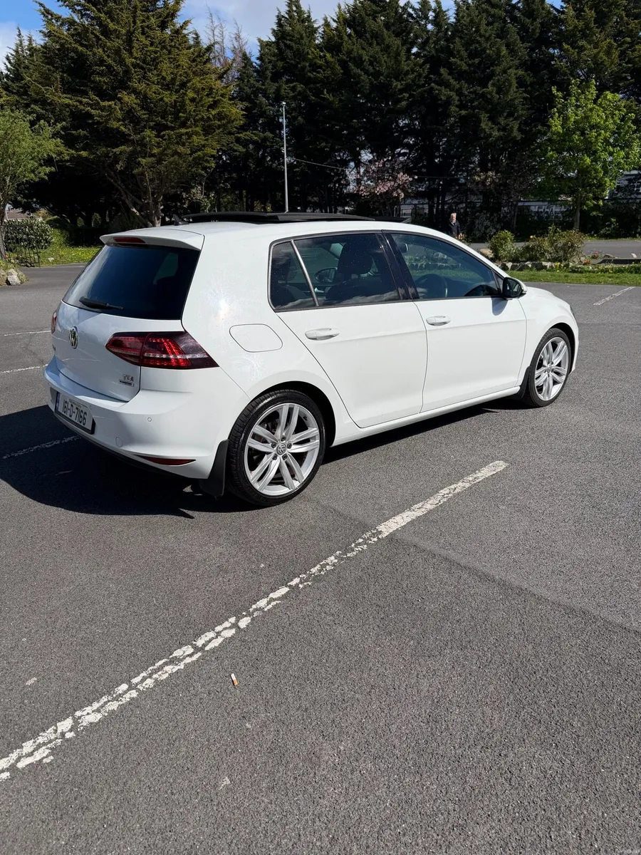 VW GOLF HIGHLINE 1.6TDI 110HP SUNROOF EXTRAS - Image 4