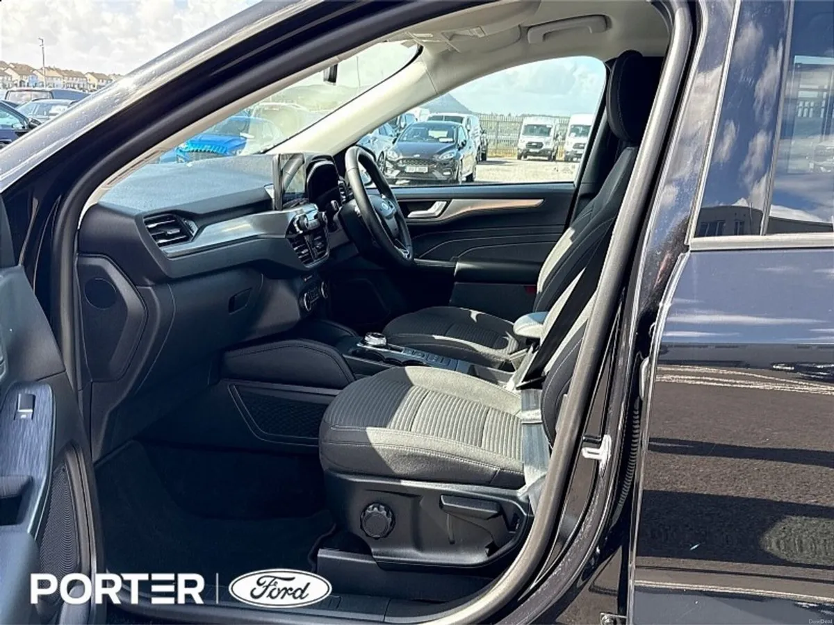 Ford Kuga TITANIUM PHEV 225PS Auto - Image 4