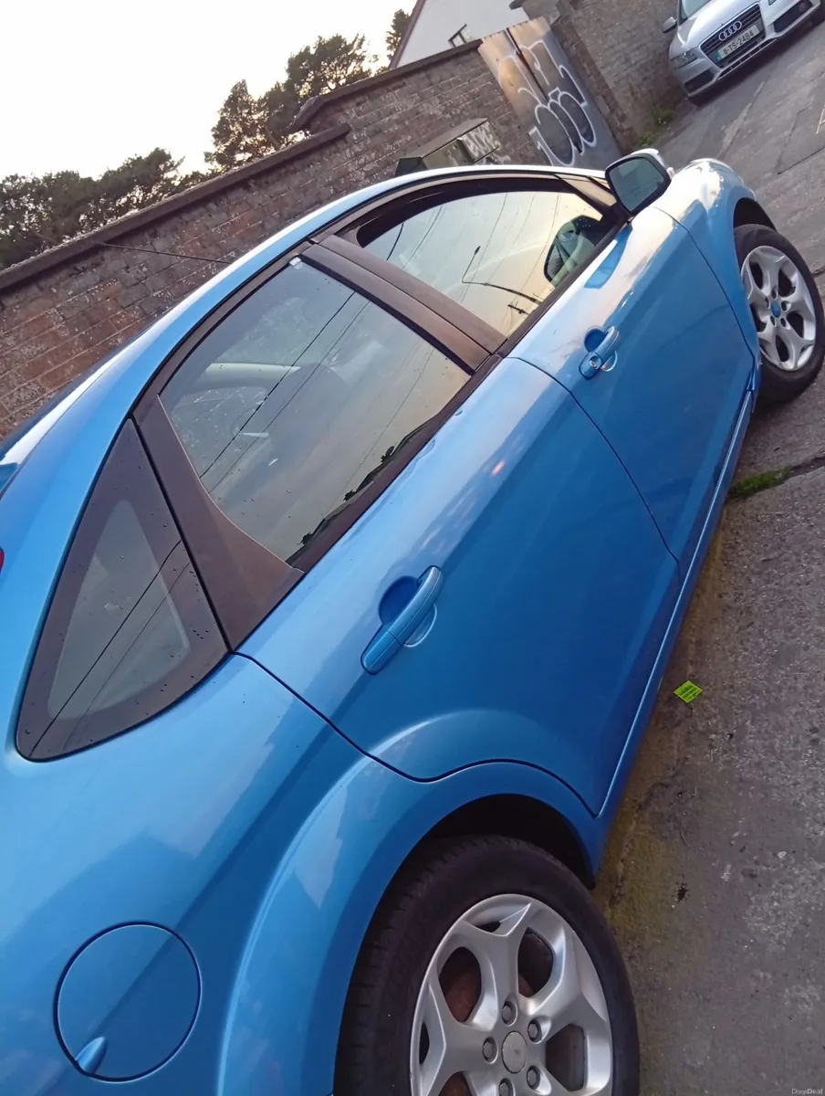 Ford Focus 2011 - Image 2